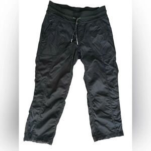 The North Face Ladies Capri Performance Wear Pants Black Size Small